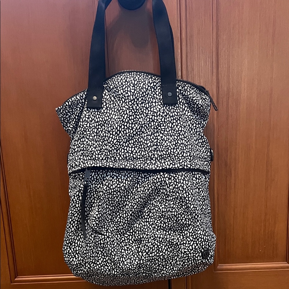 Lululemon Black and White Women's Tote Bag